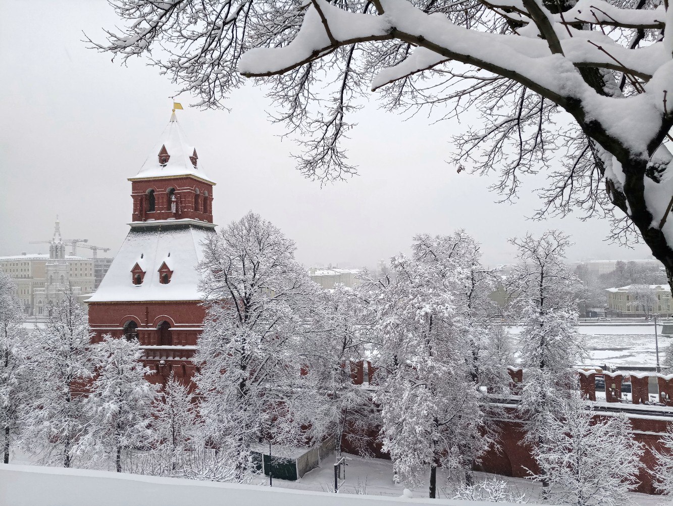 В Кремль пришла снежная зима  - фото 4