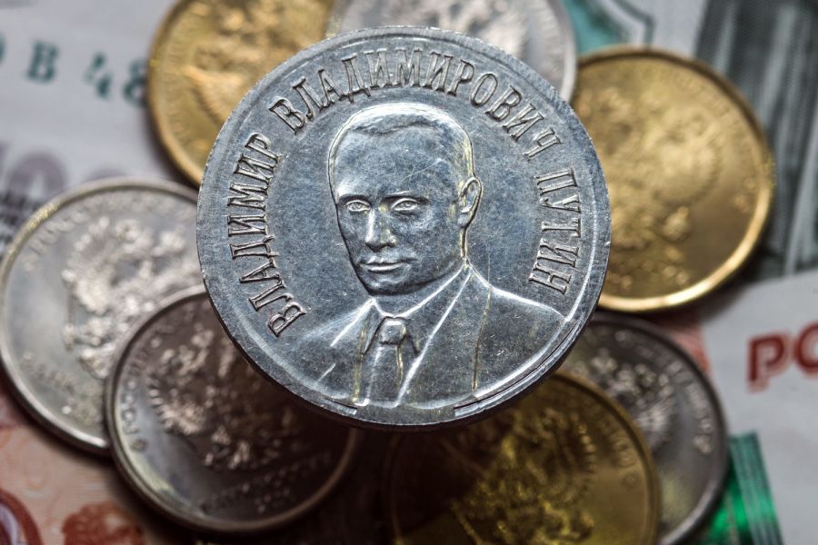 На Украине выпущена монета в одну гривну с изображением Владимира Путина - фото 20