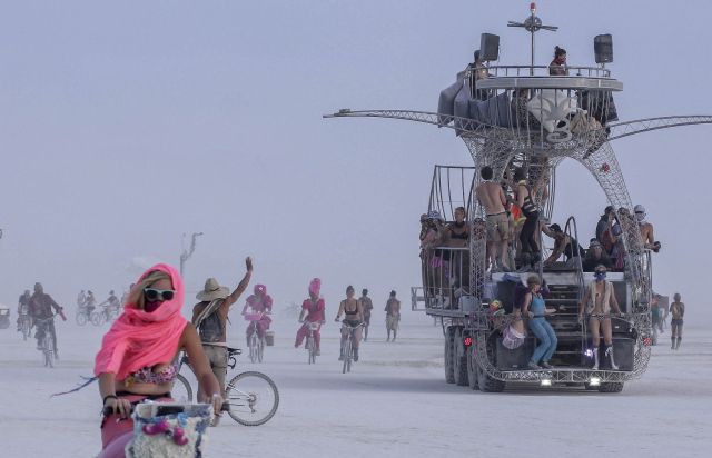 Аутодафе-драйв во славу свободы. Юбилей Burning Man - фото 33