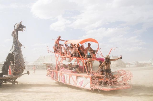 Аутодафе-драйв во славу свободы. Юбилей Burning Man - фото 36
