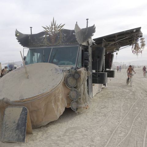 Аутодафе-драйв во славу свободы. Юбилей Burning Man - фото 40