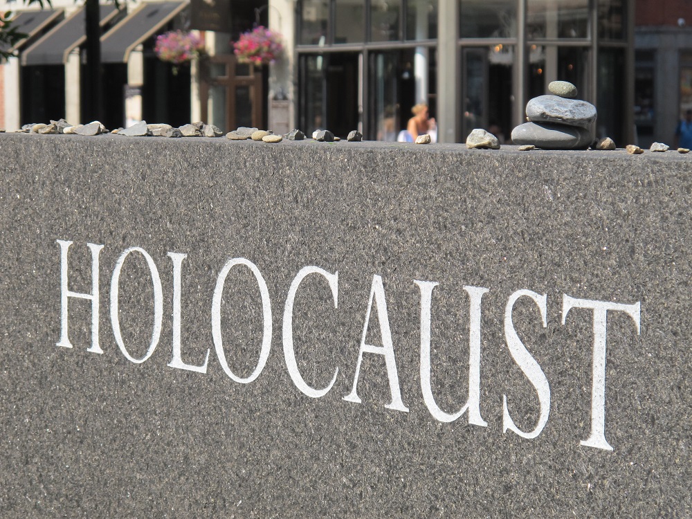 Впечатляющий мемориал жертвам Холокоста в Бостоне - фото 2