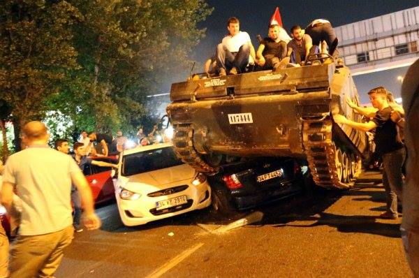 Мятеж в Турции. Фотоподборка от Мурада Абдуллаева - фото 5