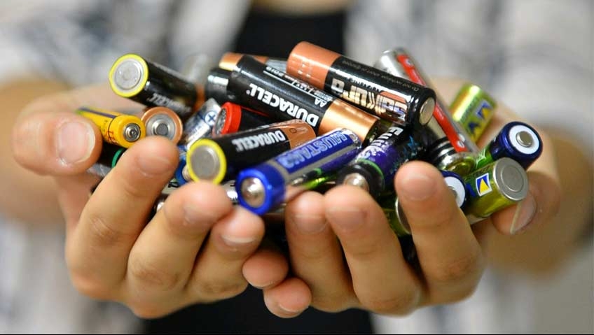 ФАН: Сенатор Майоров отметил безопасность акций по сбору батареек в школах - фото 1
