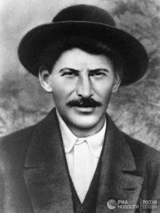 Загадки к 130-летию И. В. Сталина - фото 4