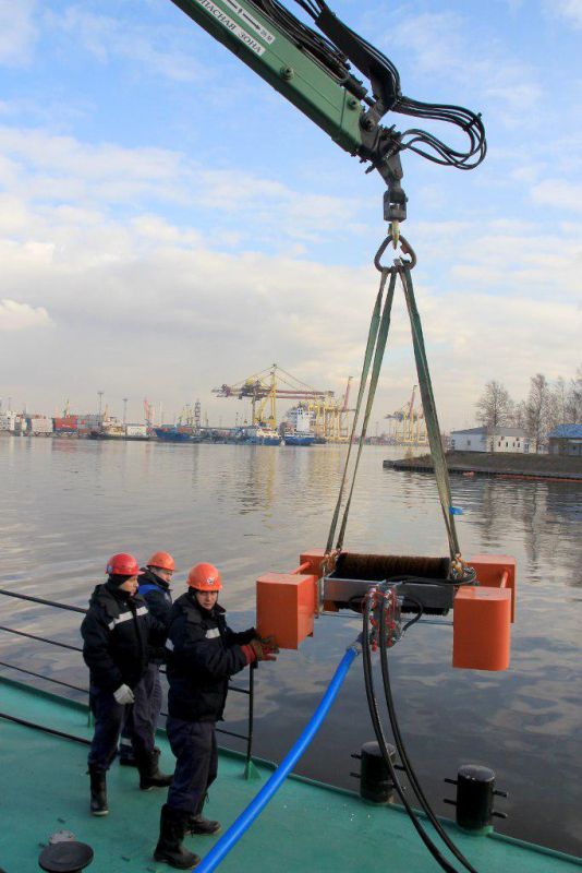 Скиммеры устранят разливы нефти в петербургском порту - фото 2