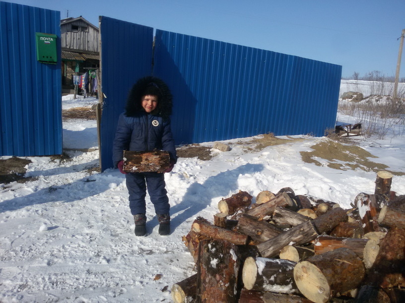 Лесники помогают малоимущим семьям Воронежской области - фото 1