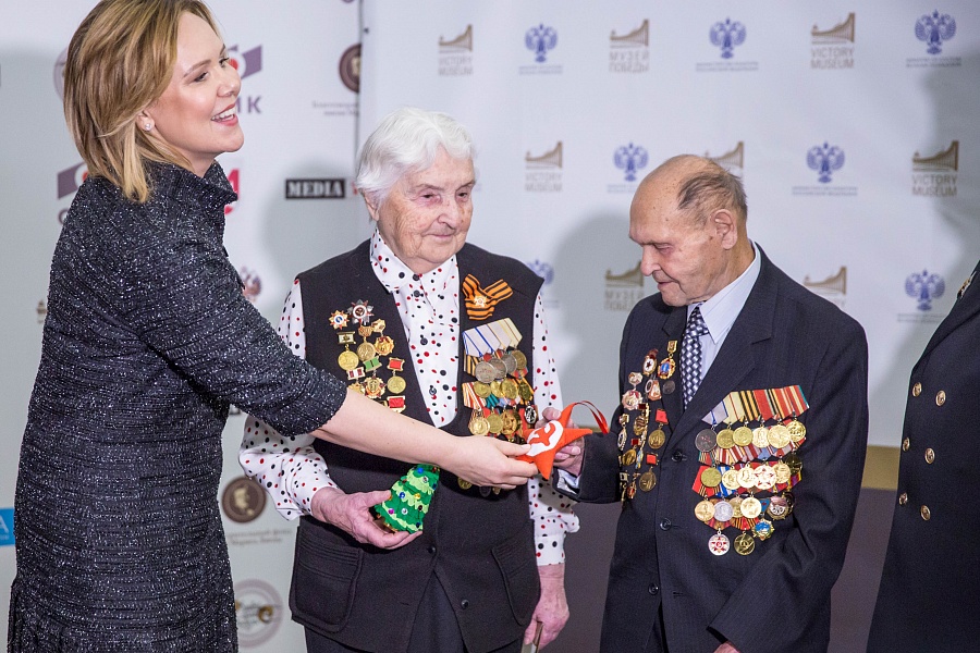В Москве более 400 ветеранов встретились на 12-м «Бале Победителей», организованном при поддержке ОМК - фото 11