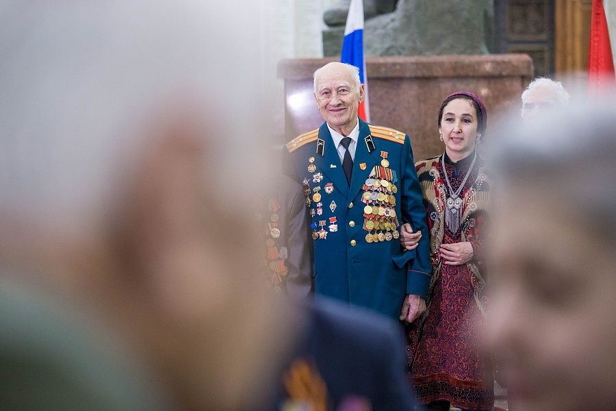 В Москве более 400 ветеранов встретились на 12-м «Бале Победителей», организованном при поддержке ОМК - фото 19