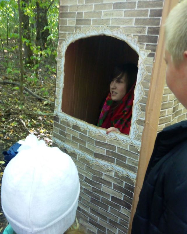 Воронежские школьники научили Бабу Ягу как нужно вести себя в лесу - фото 2
