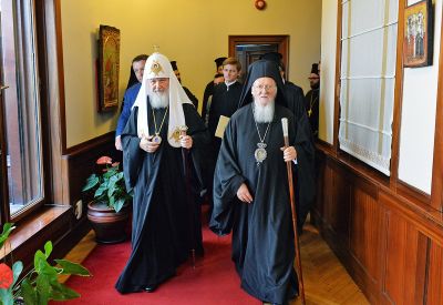 Митрополит Галльский Эммануил заявил, что «патриарху Кириллу сообщили о решении относительно преодоления разделения церкви в Украине и предоставления автокефалии, которое уже выполняется» - фото 1