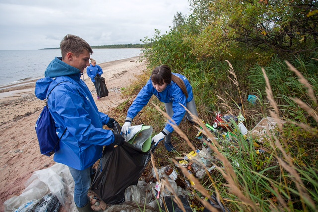155 «Камазов» мусора собрали волонтеры на берегу Байкала в рамках главного всероссийского волонтерского экомарафона En+ Group «360 минут» - фото 2