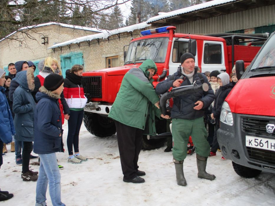 Шумячские школьники посетили пожарно-химическую станцию Рославльского филиала Лесопожарной службы - фото 2