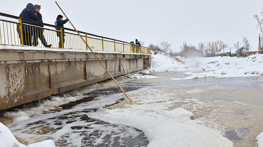 Из-за сильного паводка в Алтайском крае и Хакасии введен режим ЧС - фото 11