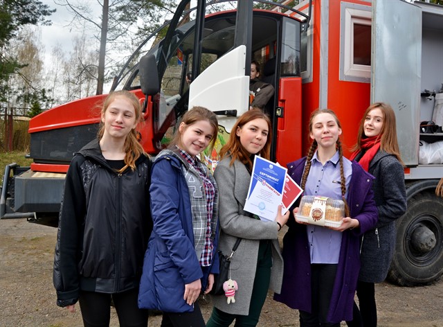 Лесные огнеборцы приняли участие в мероприятии по профессиональной ориентации школьников Смоленского района - фото 5