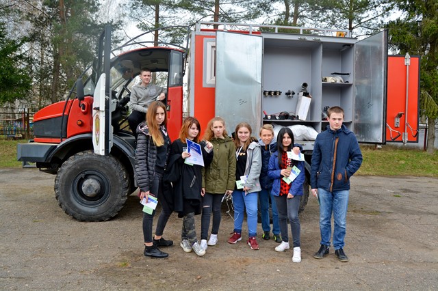 Лесные огнеборцы приняли участие в мероприятии по профессиональной ориентации школьников Смоленского района - фото 6
