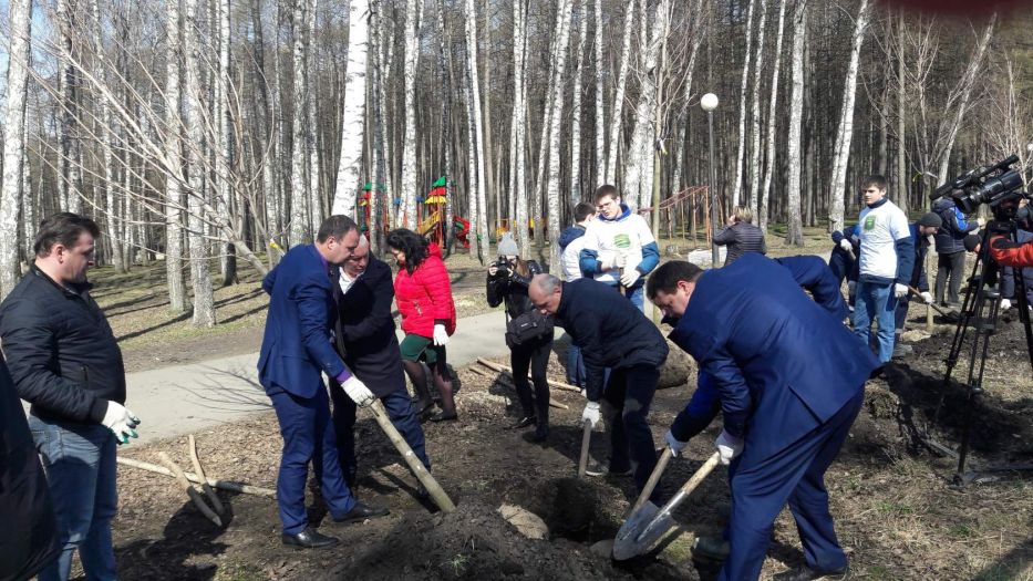 Акция «Новомосковск, дыши!» продолжилась озеленением  детского парка  в Тульской области - фото 3