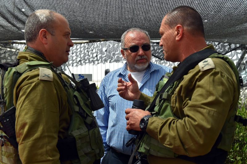 Либерман: Главари ХАМАСа трусливо прячутся за женщинами и детьми - фото 1