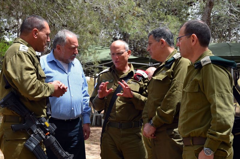 Либерман: Главари ХАМАСа трусливо прячутся за женщинами и детьми - фото 2