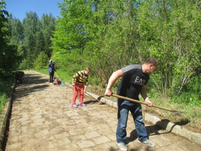 Генеральная уборка дендропарка в Плёсе Ивановской области - фото 1