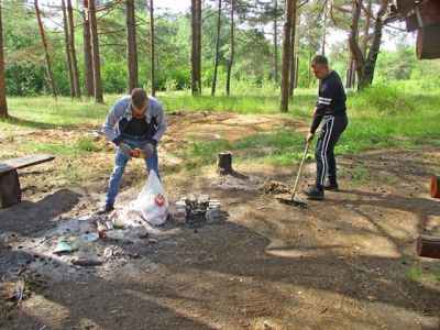 Лесные пожарные защищают смоленский лес не только от огня, но и от мусора - фото 1