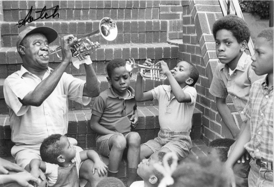 Король джаза из трущоб Нового Орлеана Луи Армстронг - фото 13