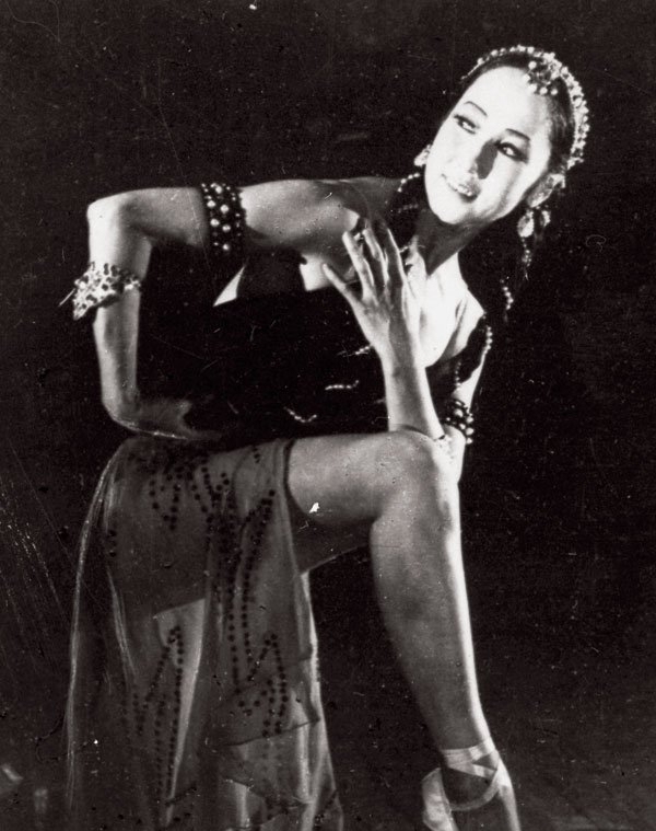 Первая балерина Киргизии народная артистка СССР Бюбюсара Бейшеналиева - фото 3