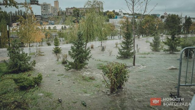Коммунальщики имитировали бурную деятельность на месте ЧП в Волгограде  - фото 6