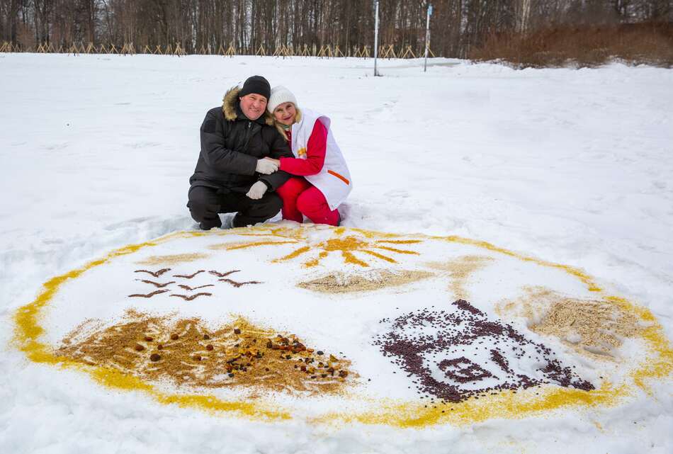 Снежный холст: более 700 москвичей в поддержку птиц создали съедобные картины - фото 4