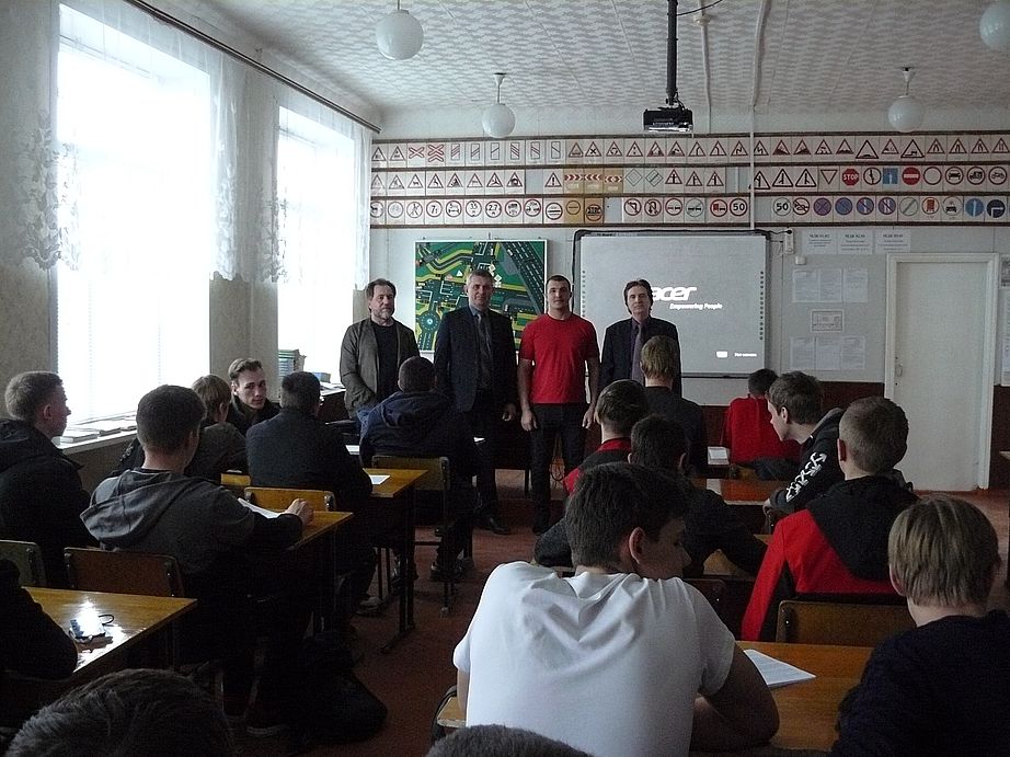 Студентов техникумов Воронежской области пригласили получить высшее лесное образование и прийти на работу в лесную отрасль региона - фото 1