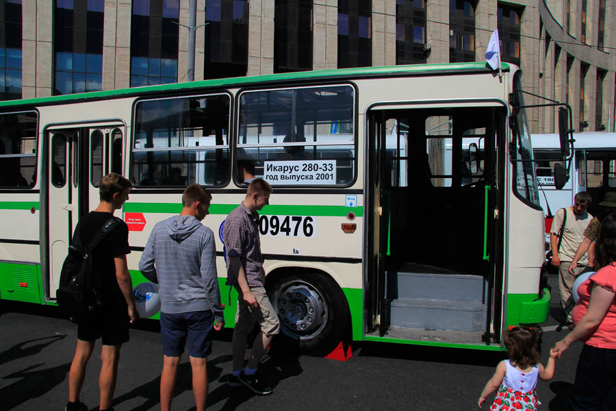 В Москве прошёл парад автобусов и грузовой ретротехники - фото 4