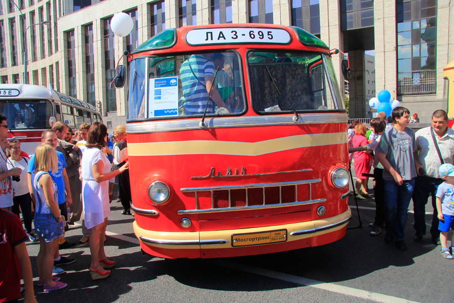 В Москве прошёл парад автобусов и грузовой ретротехники - фото 8