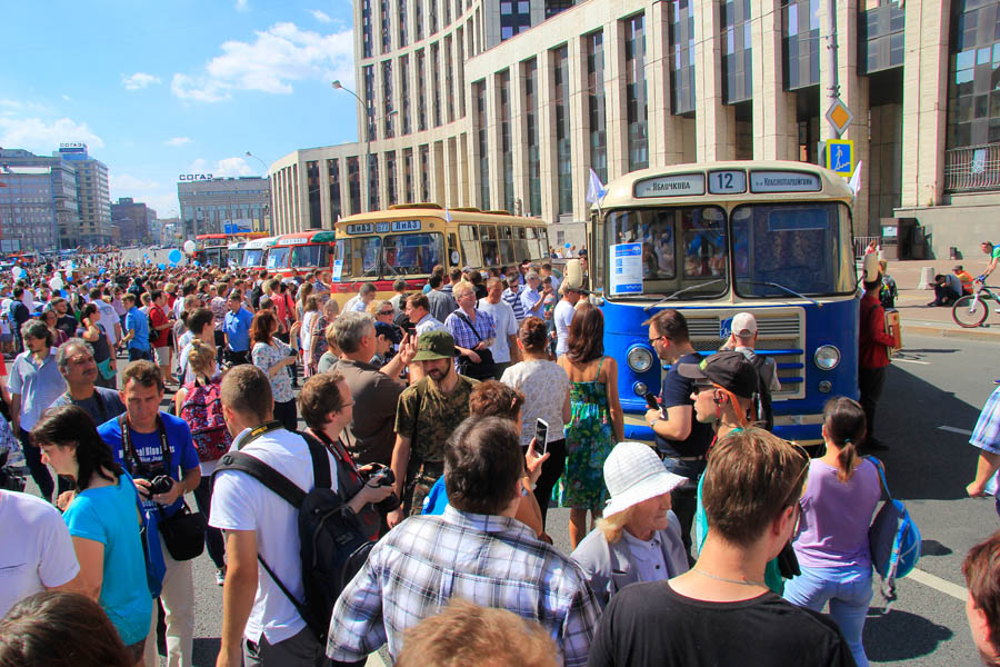 В Москве прошёл парад автобусов и грузовой ретротехники - фото 13