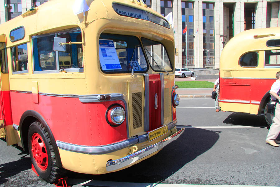 В Москве прошёл парад автобусов и грузовой ретротехники - фото 14