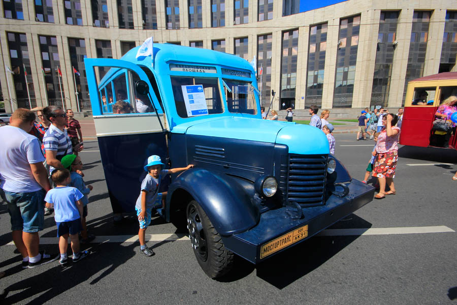 В Москве прошёл парад автобусов и грузовой ретротехники - фото 18