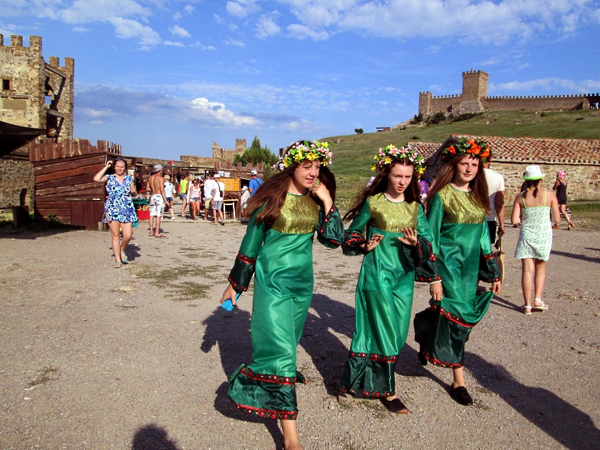 Купальские гуляния на Генуэзской крепости - фото 1