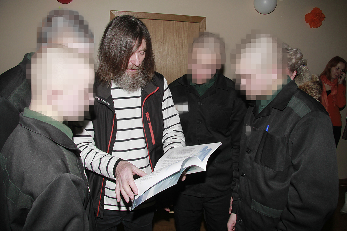 Сотрудник СГА Фёдор Конюхов подарил книги  библиотеке  - фото 17