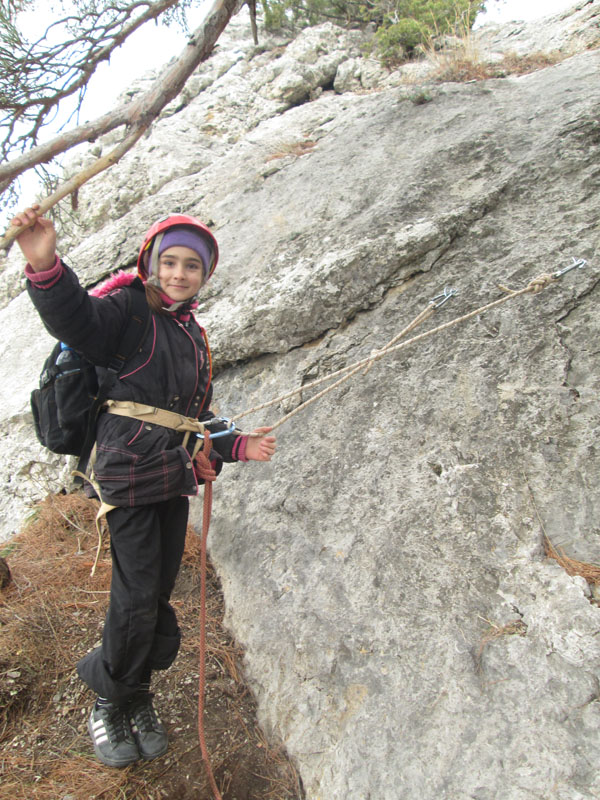 Юная крымская альпинистка поднялась на гору Сокол - фото 7