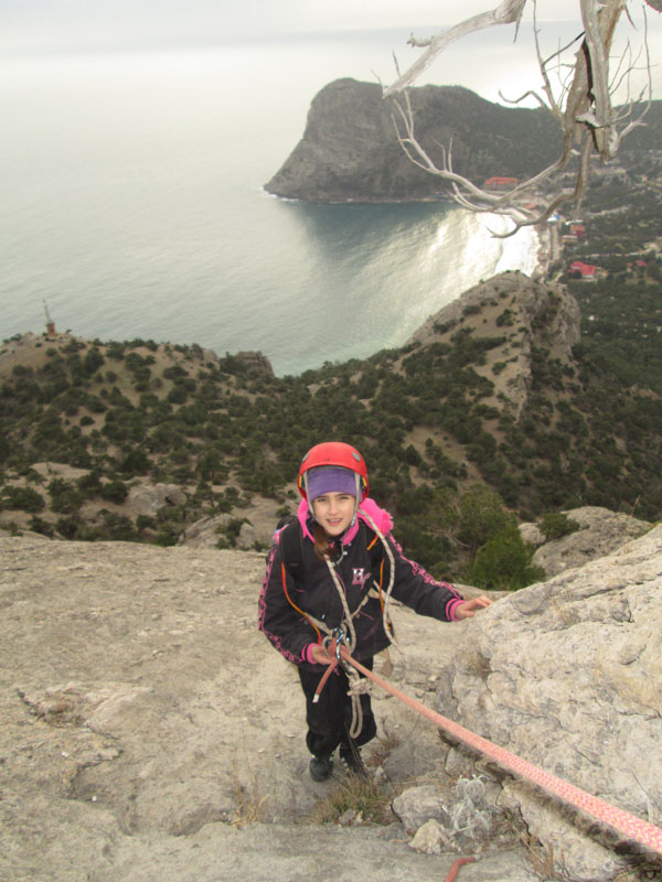 Юная крымская альпинистка поднялась на гору Сокол - фото 13