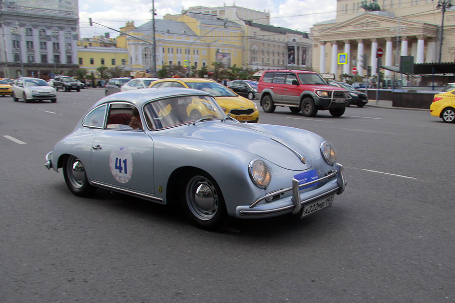 Ретромобили на улицах Москвы - фото 8
