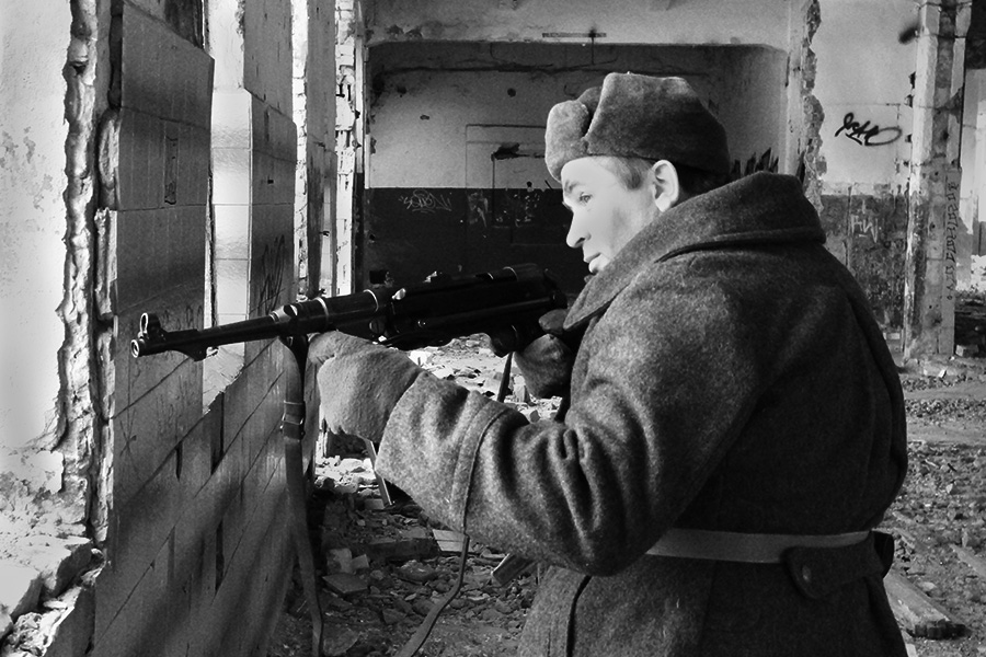 Реконструкция одного из эпизодов Сталинградской битвы - фото 29