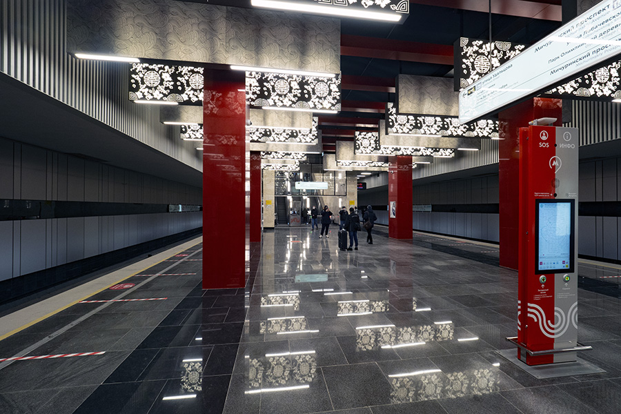 Наше новое метро и просторно и светло... - фото 6