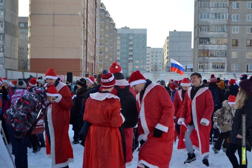  Более 600 Дедов Морозов традиционно устроили забег в Тамбове - фото 1
