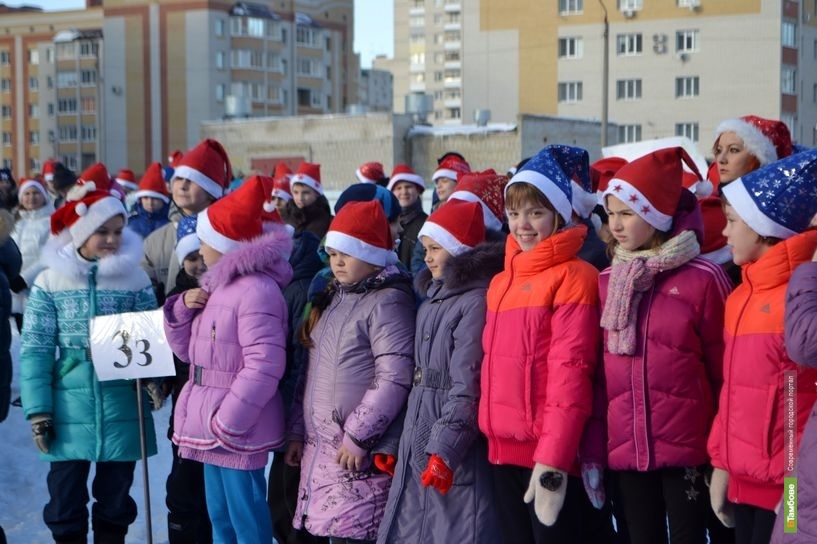  Более 600 Дедов Морозов традиционно устроили забег в Тамбове - фото 4