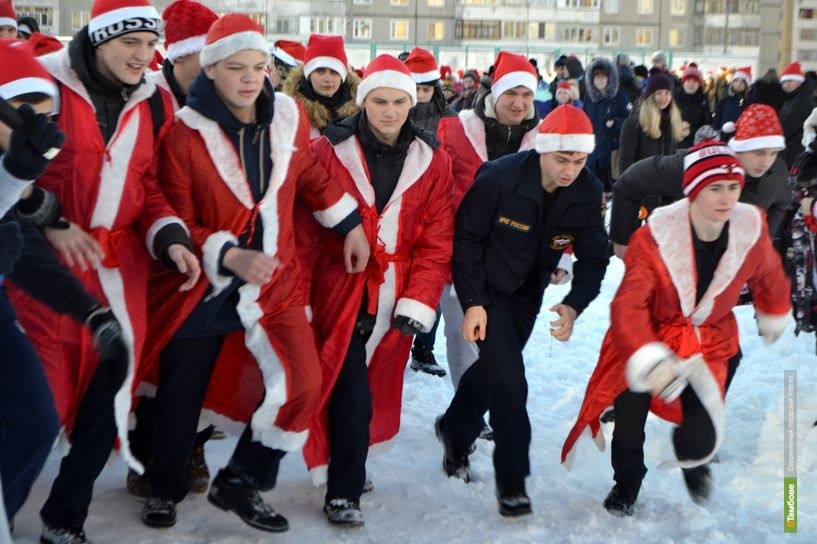  Более 600 Дедов Морозов традиционно устроили забег в Тамбове - фото 6