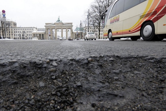 Дороги Германии после обычной (по российским меркам) зимы (фото) - фото 1