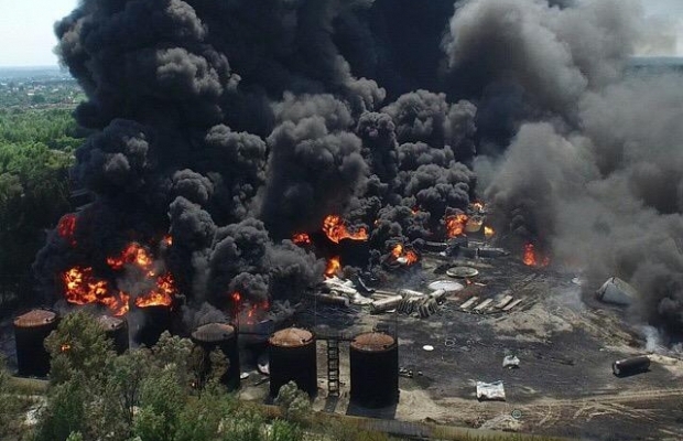 Пожар на нефтебазе под Киевом обернулся урожаем ядовитых овощей - фото 1