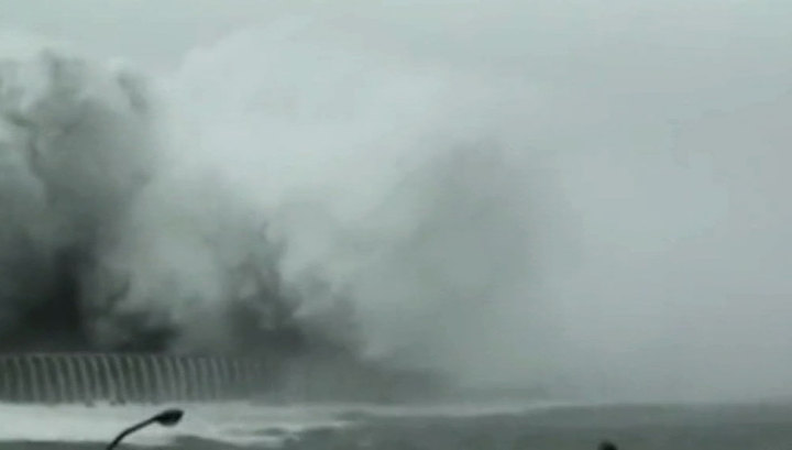  В Приморье идет страшнейший тайфун "Чан-Хом" из Китая  - фото 1