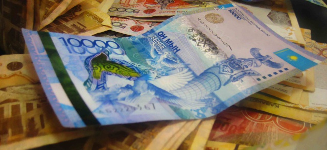  Обвал тенге. Казахстан вступает в валютную войну  - фото 1