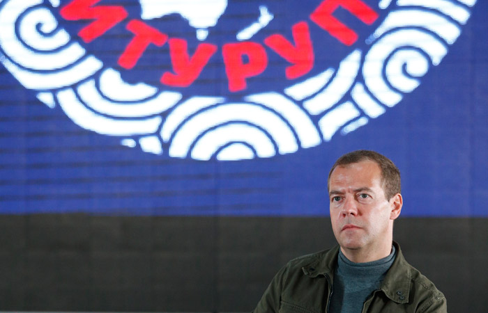  Медведев пообещал скорое укрепление рубля - фото 1